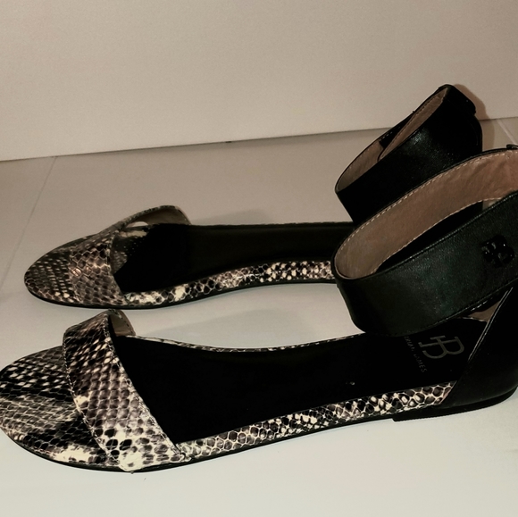 Sandels - Picture 2 of 2